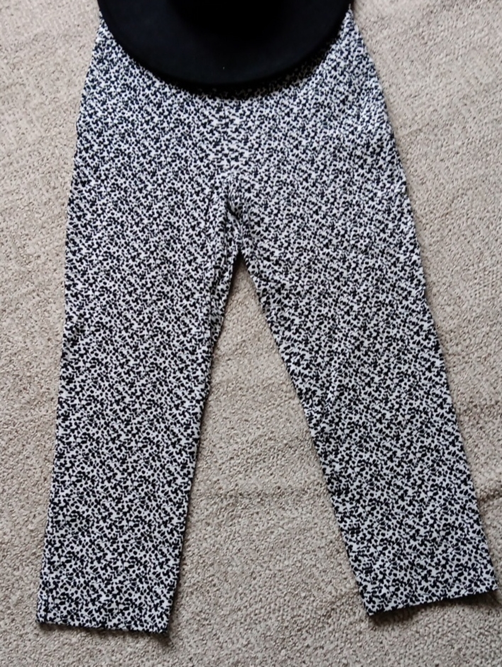 Hilary Radley Black and White Printed Womens Capries.